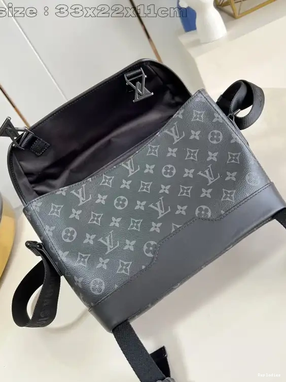 Cheap Voyager LOUIS Messenger PM-33*22.5*11CM VUITTON 0624